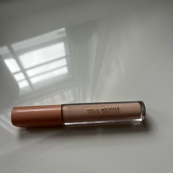 Rare beauty concealers (light and light medium) - Picture 3 of 4